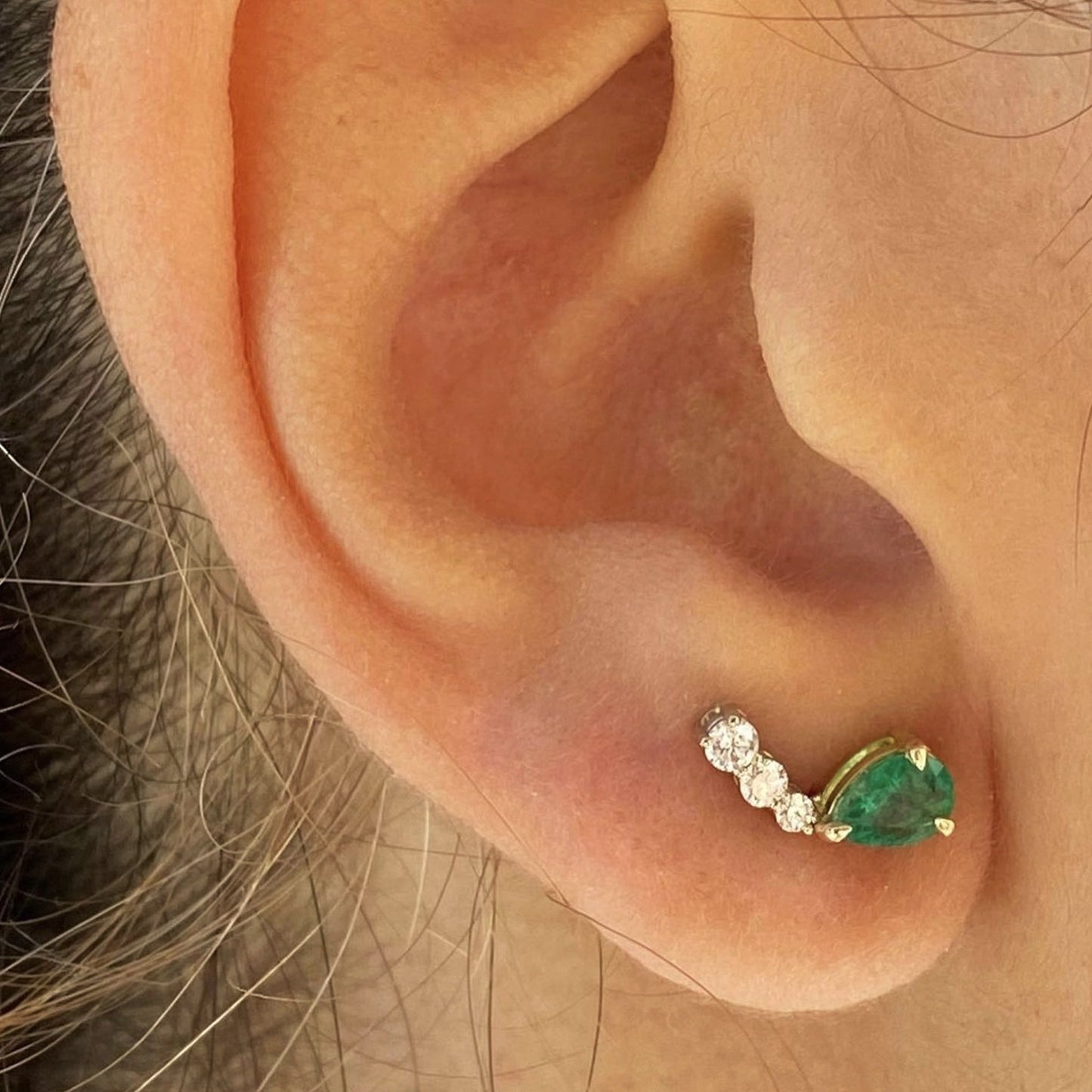 Emerald with three diamonds stud earring