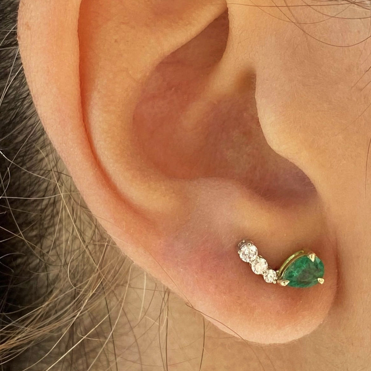 Emerald with three diamonds stud earring