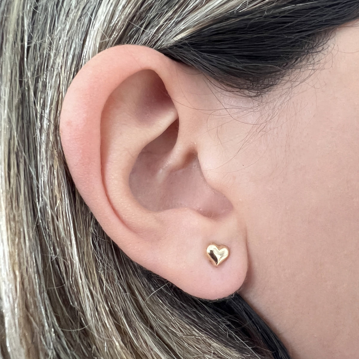 Simple Heart Stud