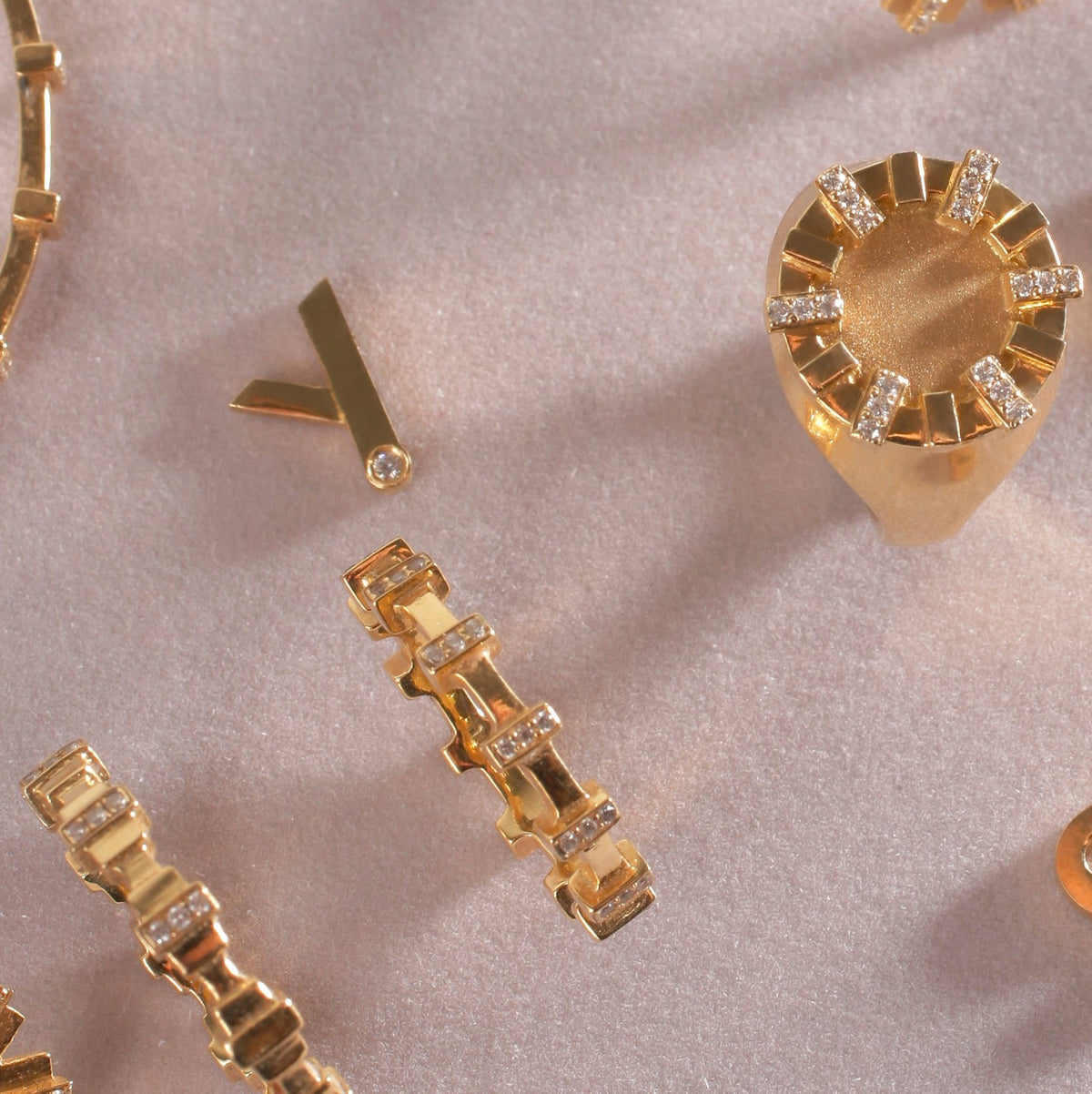 Aiva Yellow Gold Diamond Ring