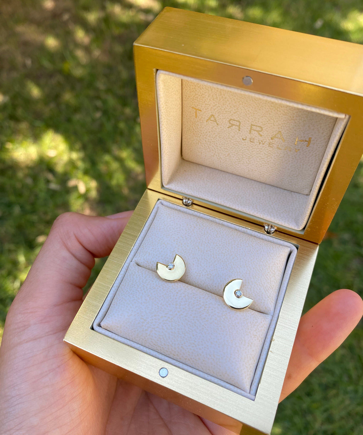 Round Diamonds Studs